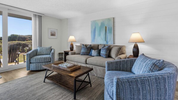 BeachCrest 103 Living area