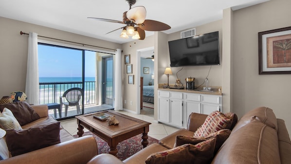 Beachside Condo 6 Living Area