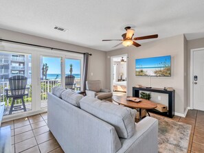 Beachside Villas 623 Living area