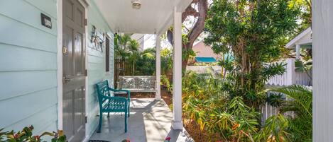 Front Porch - Feel the tropical vibe on this great front porch!