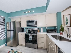 12-web-or-mls-Kitchen 3