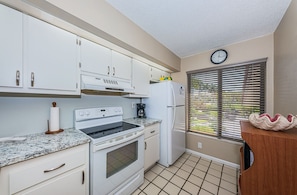 16-web-or-mls-Kitchen 2-5