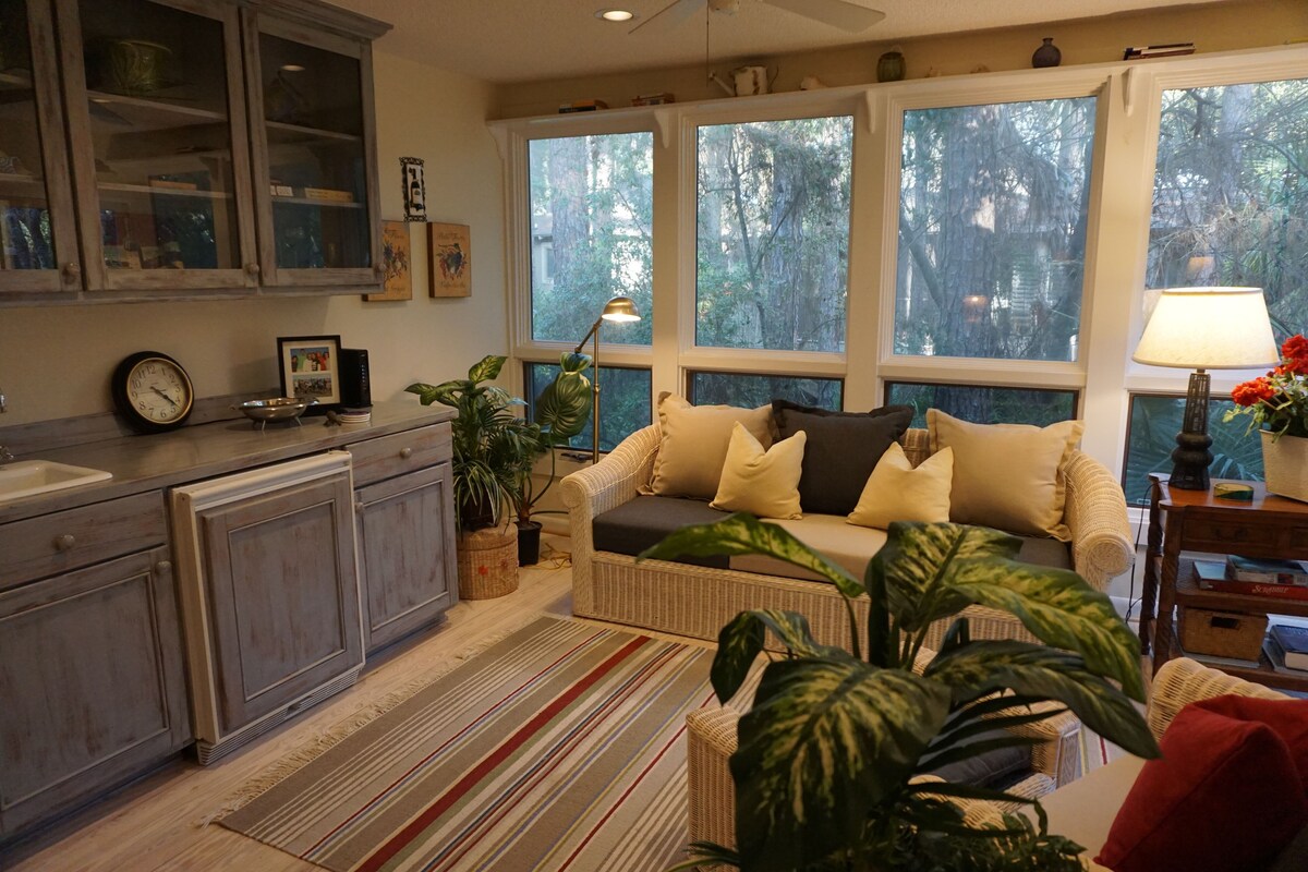 Pet Friendly Sparrow Pond Coastal Cottage with 3 Bedrooms / 3 Baths