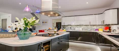 Fully equipped modern kitchen with all Neff appliances