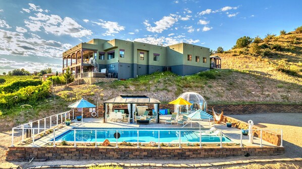 Your next escape awaits. Welcome to Chill on the Hill, your luxury retreat.