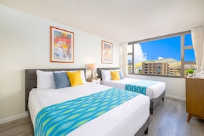 Bedroom with 1 queen and 1 full bed