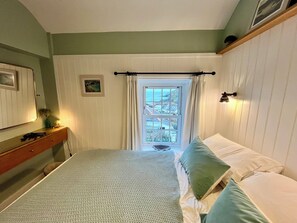 Main bedroom: King sized bed.