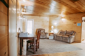 ENTRYWAY SITTING AREA