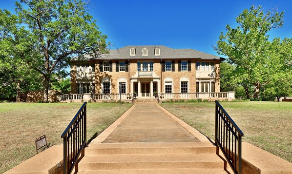 Fulwiler Mansion in beautiful Highland-Sayles Neighborhood 