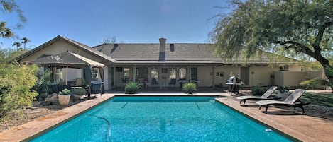 Glendale Vacation Rental | 5BR | 3BA | 2,900 Sq Ft | Step-Free Access