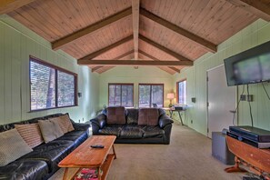 Living Room | Free WiFi | Cable TV | Central Heat