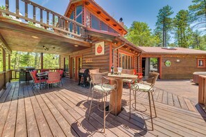 Deck | Outdoor Dining | Gas Grill