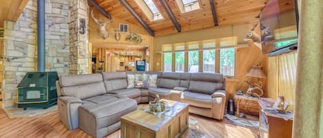 Ruidoso Vacation Rental Cabin | 2BR | 2BA | 1,750 Sq Ft | Steps Required