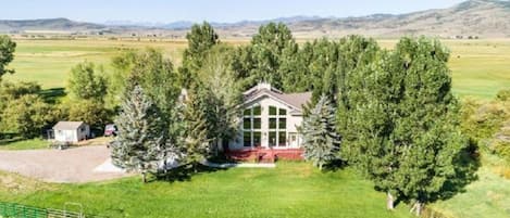 Ranch House with 18 acres, river, tall pine trees and spectacular views. 