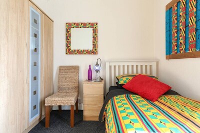 Guest is God in 2 bed house near Bradford Uni