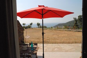 terrasse plein sud avec vue sur la mer