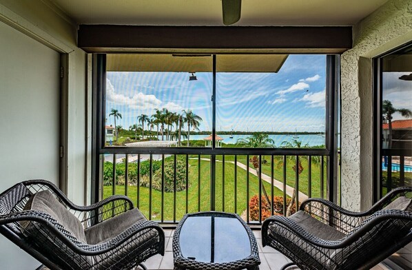 3-web-or-mls-Balcony 3-3