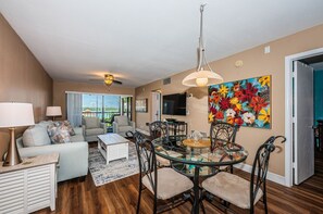 17-web-or-mls-Dining & Living Room-3
