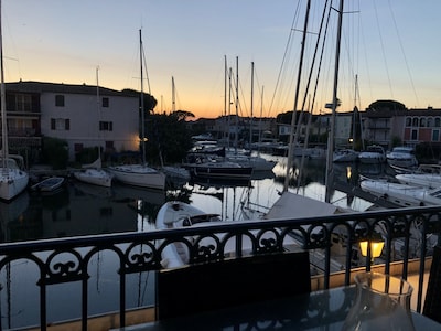 Lovey 2 bedroom apartment overlooking the famous canals of Port Grimaud