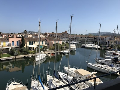 Lovey 2 bedroom apartment overlooking the famous canals of Port Grimaud