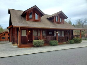 Front of cabin - ample parking on flat surface