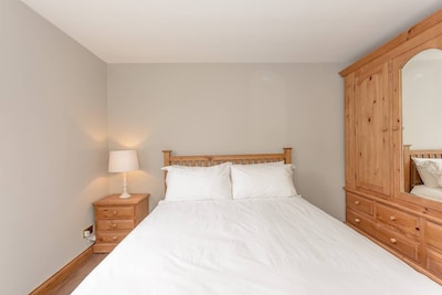 Burntisland modern 2 bed flat- 30mins to Edinburgh