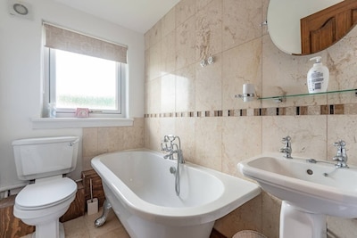 Burntisland modern 2 bed flat- 30mins to Edinburgh