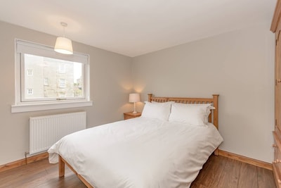 Burntisland modern 2 bed flat- 30mins to Edinburgh