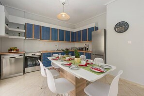 Kitchen and dining room area