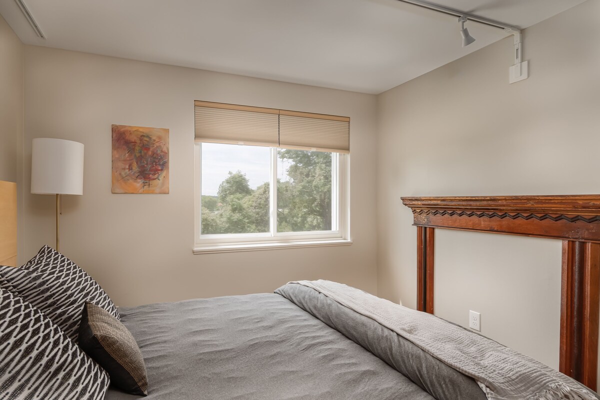 Boutique Furnished Townhome Minutes from UVM