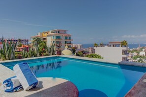 Private pool with Amazing view!