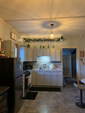 Full kitchen