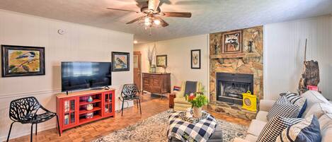 Midway Vacation Rental | 3BR | 1BA | 1,200 Sq Ft | Step-Free Access