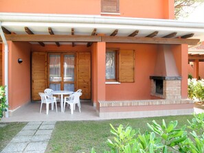 Property, House, Building, Real Estate, Home, Facade, Room, Porch, Architecture, Villa