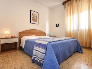 Schlafzimmer, Bett, Möbel, Zimmer, Bettdecke, Eigentum, Bedding, Bettrahmen, Interior Design, Fussboden