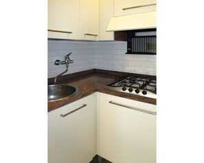 Countertop, Küche, Eigentum, Zimmer, Cabinetry, Sinken, Major Appliance, Spüle, Möbel, Gasherd