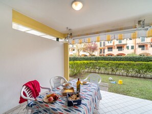 Plante, Propriété, Table, Design Intérieur, Plante D'Appartement, Éclairage, Fenêtre, Vaisselle, Chaise, Bâtiment