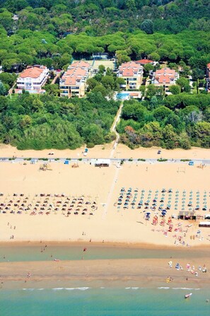L'Eau, Plage, Le Sable, Côte, Arbre, Rive, Tourisme, Mer, Vacances, Été
