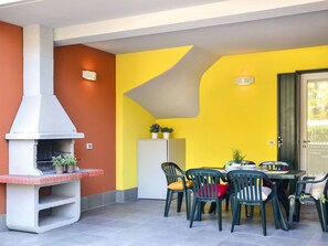 Zimmer, Decke, Interior Design, Eigentum, Gelb, Möbel, Gebäude, Orange, Tabelle, Esszimmer