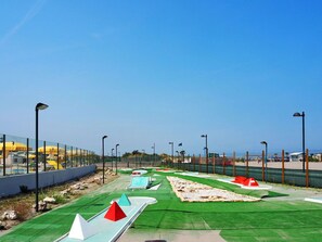 Sky, Sport Venue, Grass, Urban Area, Urban Design, Street Light, Recreation, Architecture, Residential Area