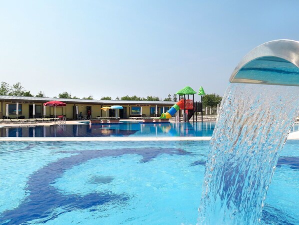 Water, Sky, Building, Azure, Swimming Pool, Shade, Tree, Leisure, Aqua, Recreation