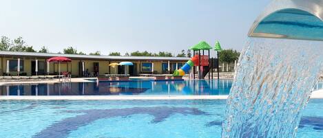 Water, Sky, Building, Azure, Swimming Pool, Shade, Tree, Leisure, Aqua, Recreation