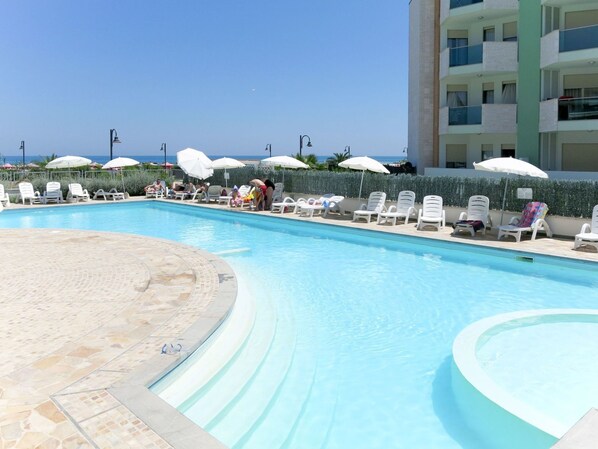 Schwimmbad, Eigentum, Resort, Freizeit, Urlaub, Freizeitzentrum, Gebäude, Ferienort, Hotel, Grundeigentum