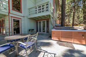 Outdoor Seating. - Adorable outdoor seating in fenced yard with hot tub.