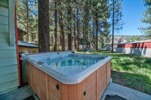 Private hot tub. - Private hot tub and a fenced yard!