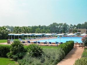 Resort, Baum, Freizeit, Fahrzeug, Schwimmbad, Schatten, Urlaub, Pflanze, Yachthafen, Park