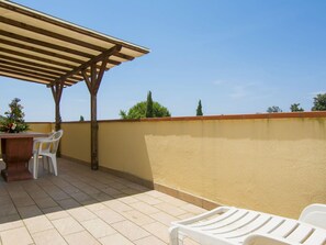 Eigentum, Grundeigentum, Gebäude, Gartenmöbel, Schatten, Haus, Dach, Möbel, Terrasse, Zimmer
