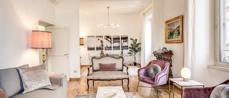 lounge room / dining area