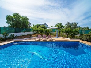 Water, Cloud, Plant, Sky, Swimming Pool, Blue, Tree, Shade, House, Grass