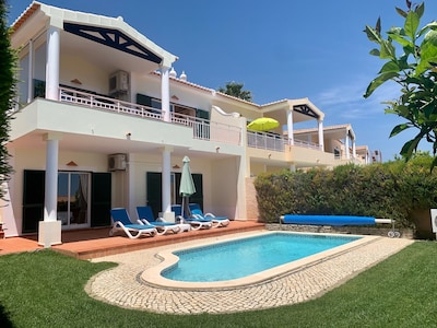 Fantastic villa with own pool, Air Con and fab sea views!